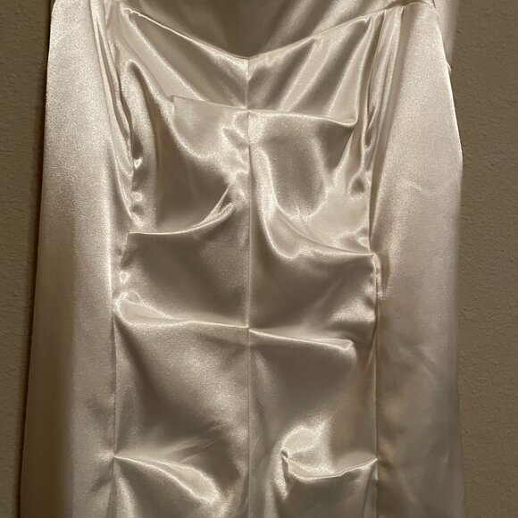 B Darlin, White, Silky, Size 5/6 Strapless, Mini/Midi, Criss/Cross Back Dress - Picture 8 of 9